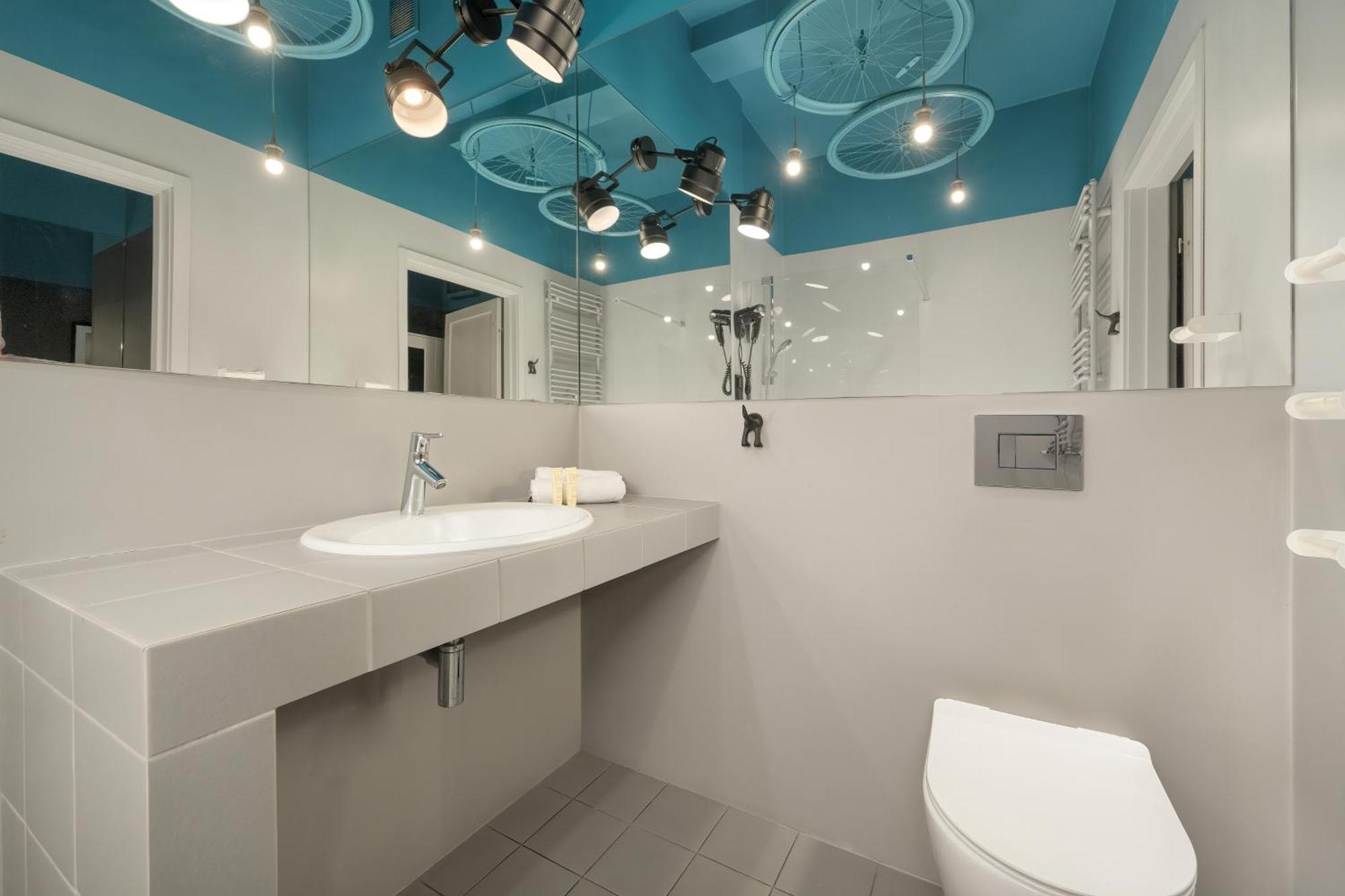 Modern Near Old Town By Renters Apartament